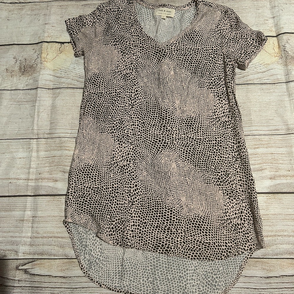 Women's Black and White Patterned Top